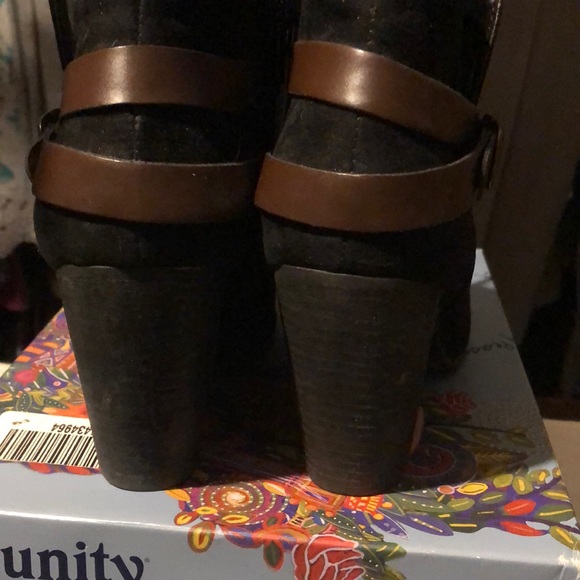 Faux suede booties - Picture 2 of 5